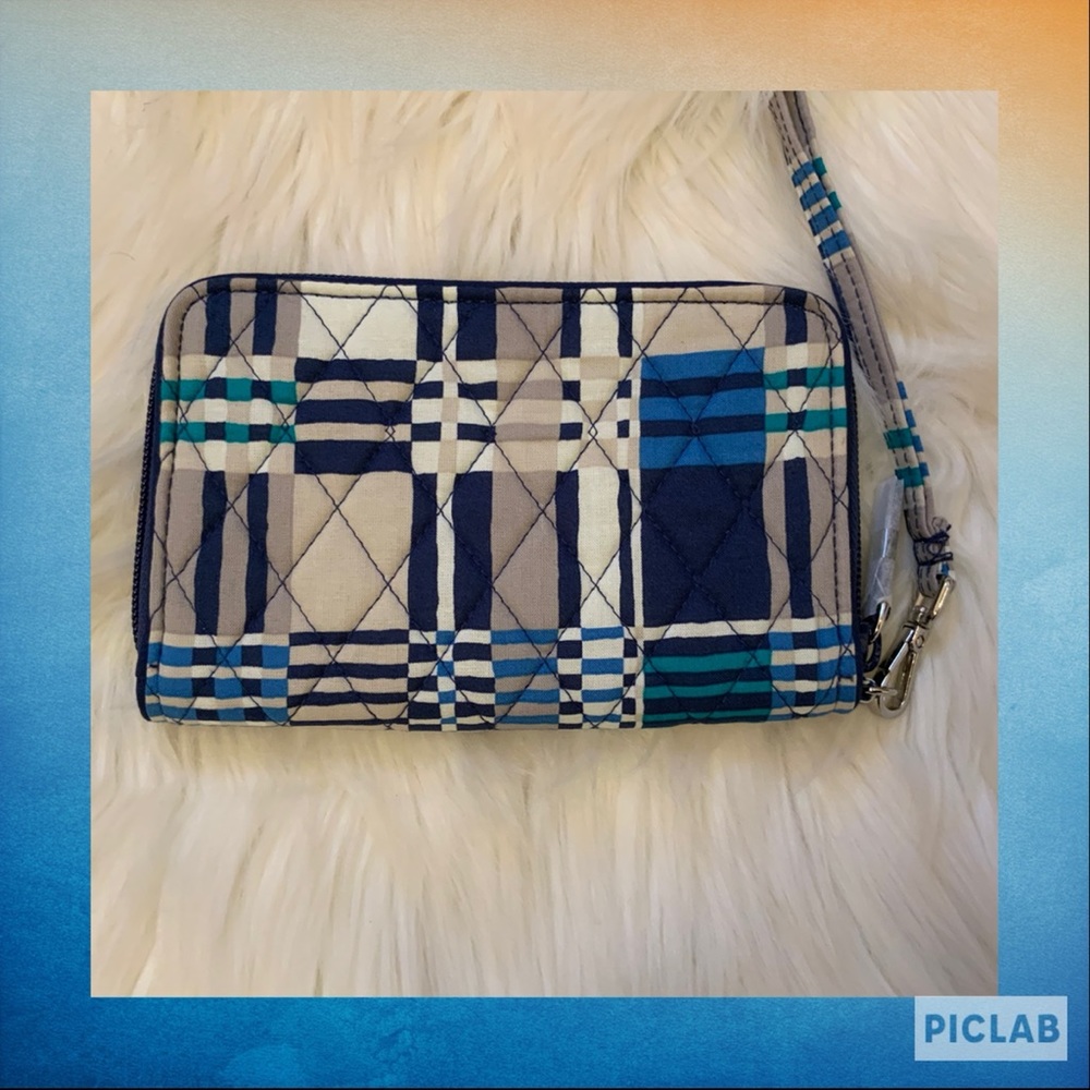 Vera Bradley RFID Grab & Go Wristlet NWT Santiago